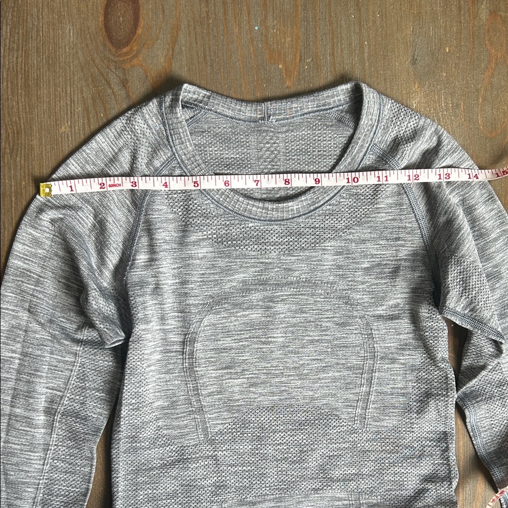 Lululemon Athletica Light Gray Long Sleeve Tee - Picture 9 of 16